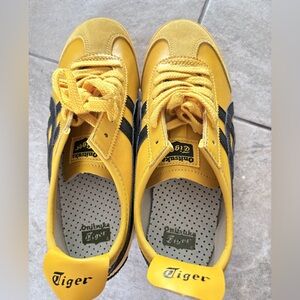 Brand New Onitsuka Tiger Yellow & Black Retro Sneakers